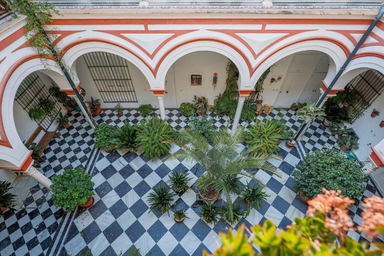Apt. Casa Palacio Santa Cruz Cathedral Views - Севилья Экстерьер фото